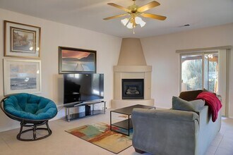 243 Hendren Ln NE in Albuquerque, NM - Foto de edificio - Building Photo