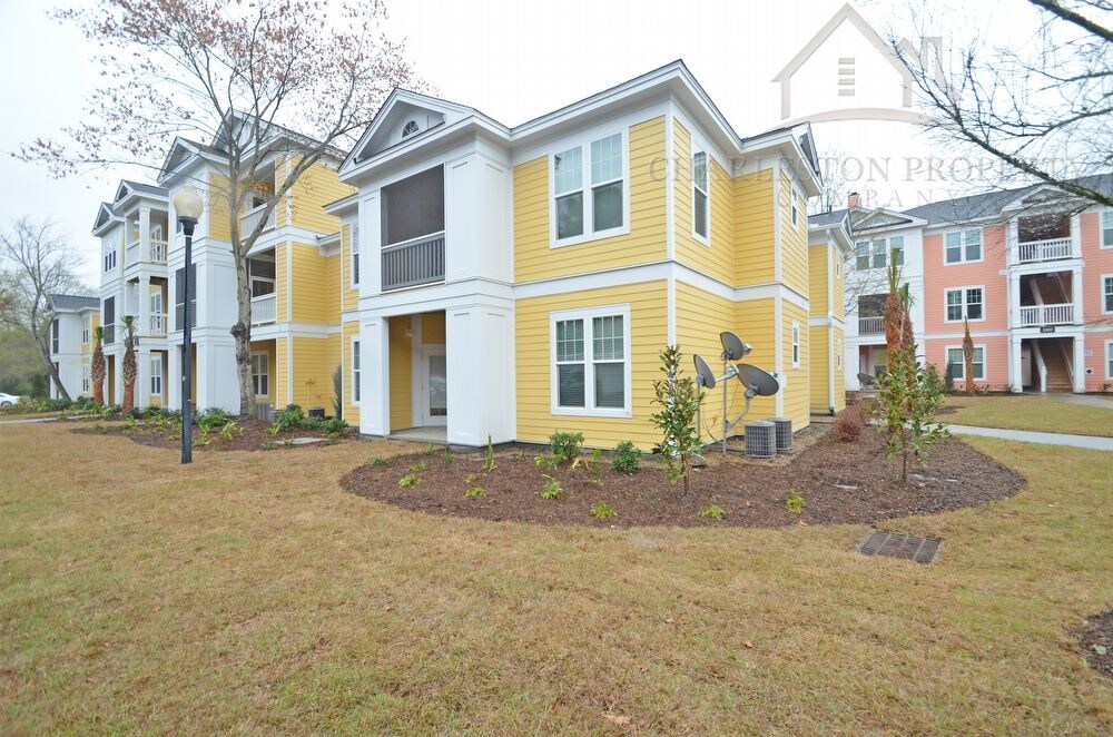 2128 Chatelain Way in Mount Pleasant, SC - Building Photo