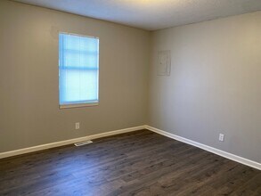 35 Rossfield Cv, Unit L in Jackson, TN - Foto de edificio - Building Photo