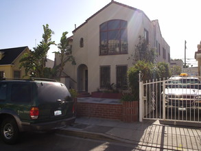 6410-6418 1/2 La Mirada Ave in Los Angeles, CA - Building Photo - Building Photo