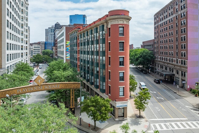 Huron Square and The Osborn Apartments in Cleveland, OH - Foto de edificio - Building Photo