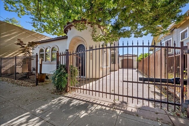 1911 12th St in Sacramento, CA - Building Photo - Building Photo