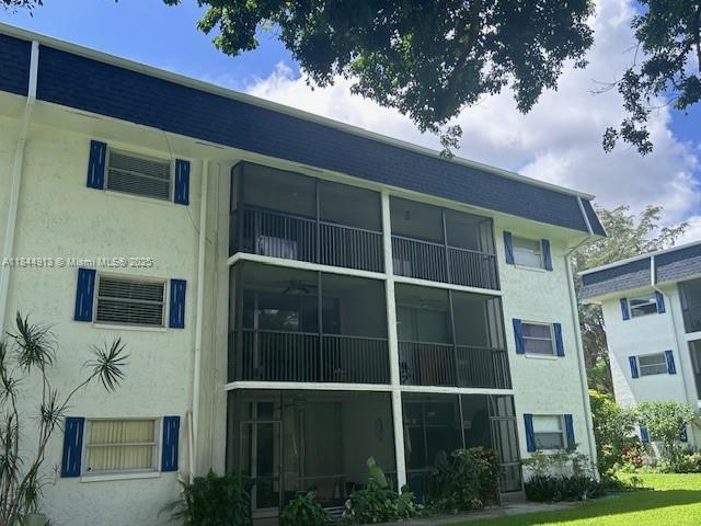 5090 SW 64th Ave in Davie, FL - Foto de edificio