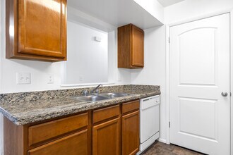 Falcon Park Apartments in Layton, UT - Building Photo - Building Photo