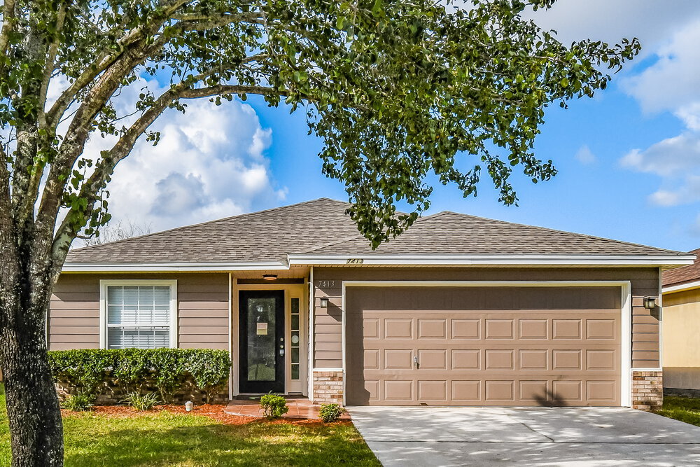 7413 International Village Dr in Jacksonville, FL - Building Photo