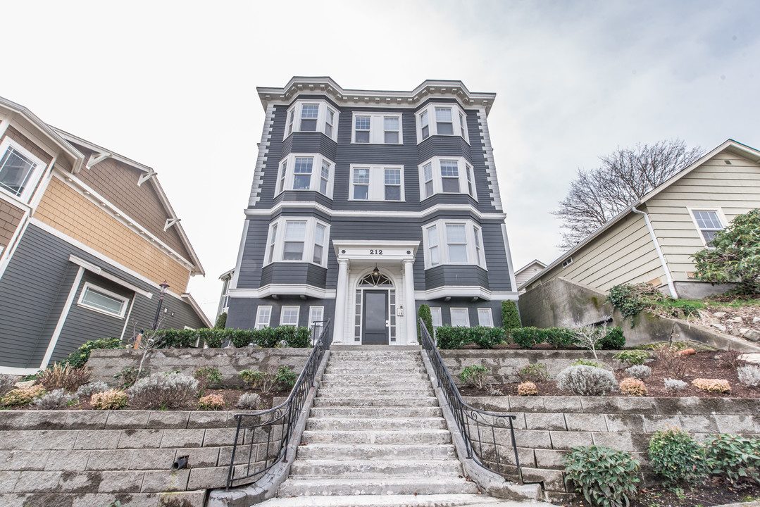 New Orleans in Tacoma, WA - Foto de edificio