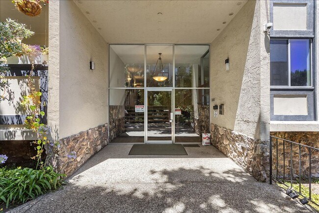 955 Shorepoint Ct in Alameda, CA - Building Photo - Building Photo