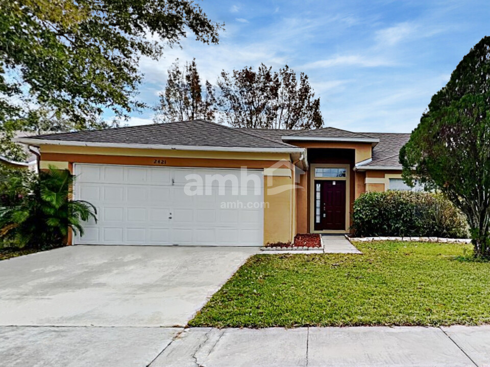 2421 Hybrid Dr in Kissimmee, FL - Building Photo