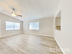 4930 44th Ave N in St. Petersburg, FL - Building Photo - Building Photo