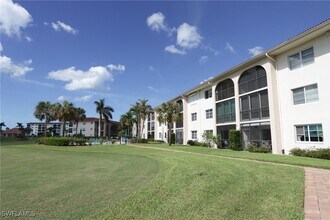 13 High Point Cir N in Naples, FL - Building Photo - Building Photo