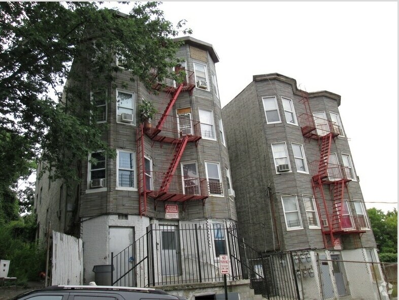 54 Poplar St in Yonkers, NY - Building Photo