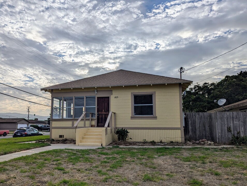 803 N O St in Lompoc, CA - Building Photo