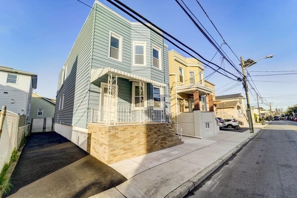 170 Front St in Secaucus, NJ - Foto de edificio