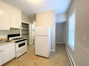 7 Elmer St, Unit 3 in Cambridge, MA - Foto de edificio - Building Photo