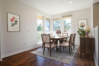 5831 Seawalk Dr, Unit 416 in Los Angeles, CA - Building Photo - Building Photo