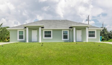 10244 Burlington Ave, Unit B in Englewood, FL - Building Photo - Building Photo