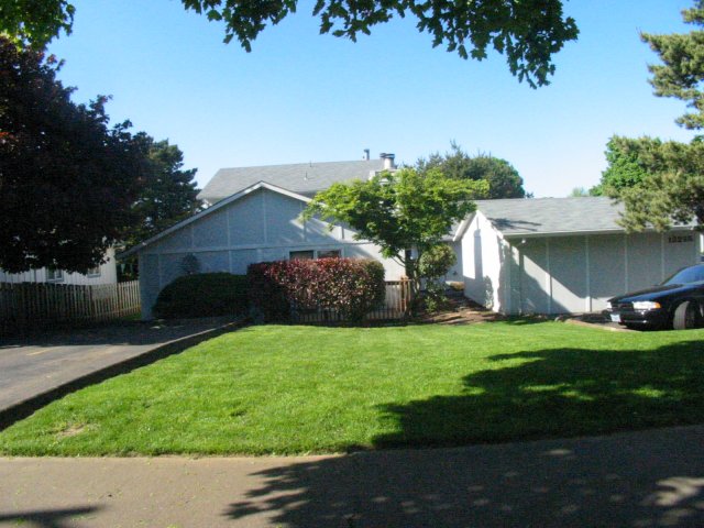 12225 SW Gingham Ln in Beaverton, OR - Building Photo