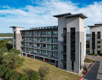 Waterfall Luxury Lakeside Condos in Austin, TX - Foto de edificio - Building Photo