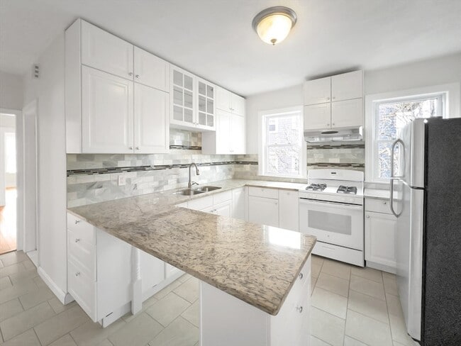 24 Montvale St, Unit 2 in Boston, MA - Building Photo - Building Photo