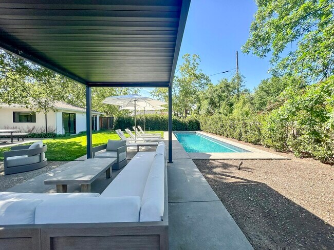 4 Arch Way in Calistoga, CA - Building Photo - Building Photo