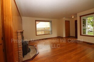 1670 Yew St SE in Salem, OR - Building Photo