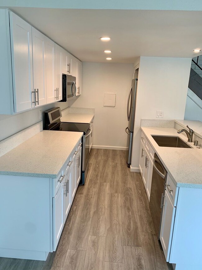 5975 Hickory St in Carpinteria, CA - Building Photo - Building Photo