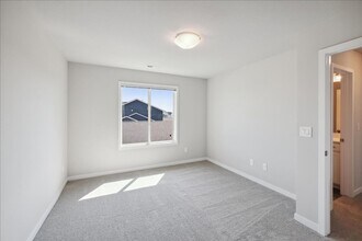 4735 NW 167th St in Urbandale, IA - Building Photo - Building Photo