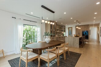 1161 Stearns Dr in Los Angeles, CA - Building Photo - Building Photo