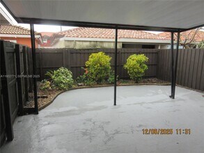 550 SW 115th Ave in Miami, FL - Foto de edificio - Building Photo