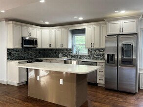 27 Dunlop Rd in Huntington, NY - Building Photo - Building Photo