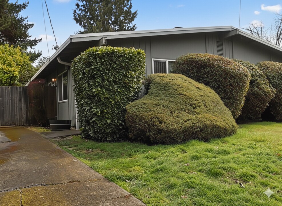 629 NW 30th St in Corvallis, OR - Building Photo
