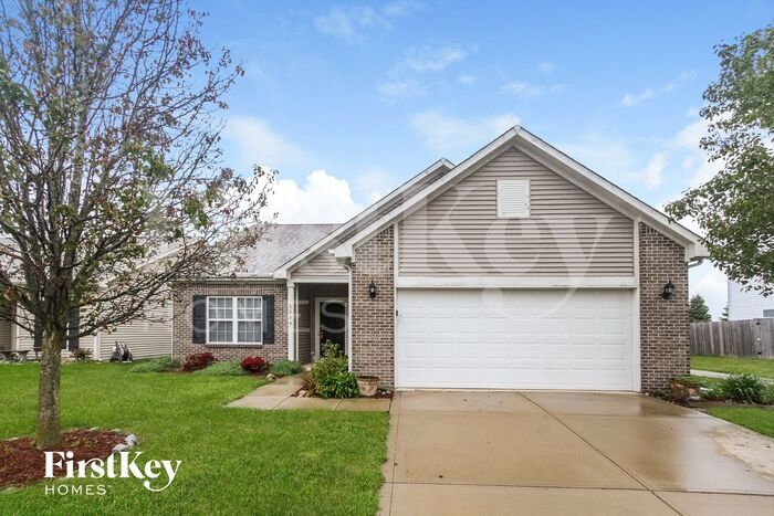 1004 Retford Dr in Westfield, IN - Building Photo