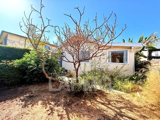 property at 4447 Lockwood Ave