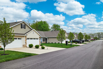 Timber Valley Villas in Temperance, MI - Foto de edificio - Building Photo