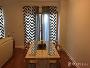 5 Pheasant Run in Edison, NJ - Building Photo - Building Photo