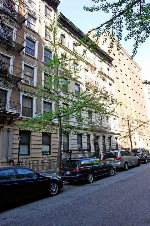 334 W 85th St in New York, NY - Building Photo