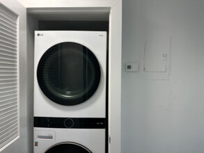 5838 SW 74th Terrace in South Miami, FL - Foto de edificio - Building Photo