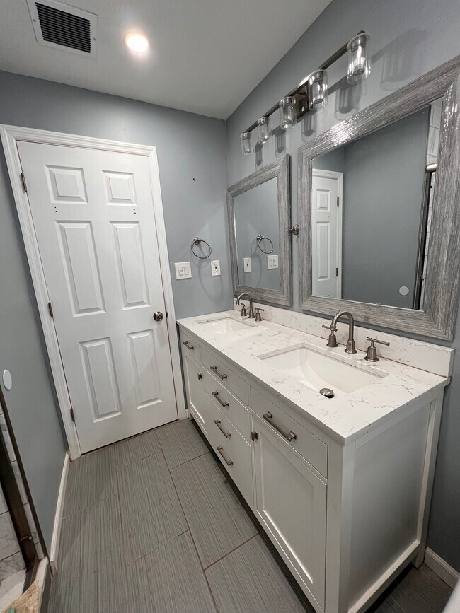 72 Carlton St in Edison, NJ - Building Photo - Building Photo