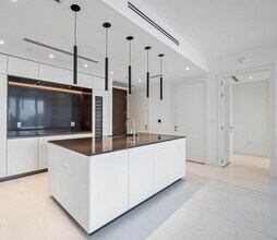 300 Biscayne Boulevard Way, Unit 2906 in Miami, FL - Building Photo - Building Photo