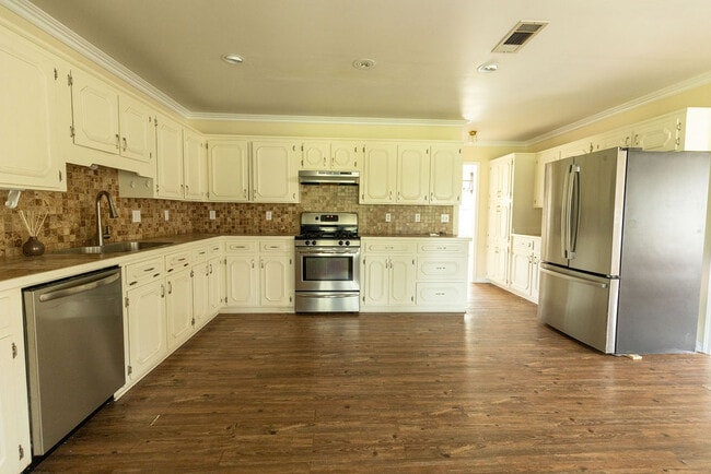 1252 Christina Dr in Deridder, LA - Building Photo - Building Photo