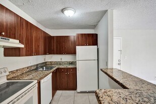 10773 CLEARY Blvd in Plantation, FL - Building Photo