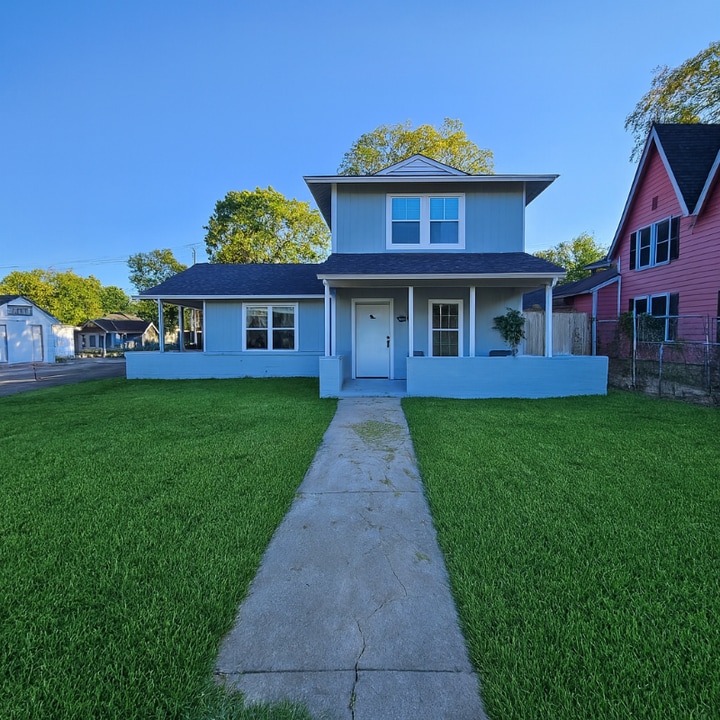 222 E Woodin Blvd in Dallas, TX - Building Photo