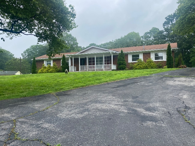 property at 224 Park Cir Dr