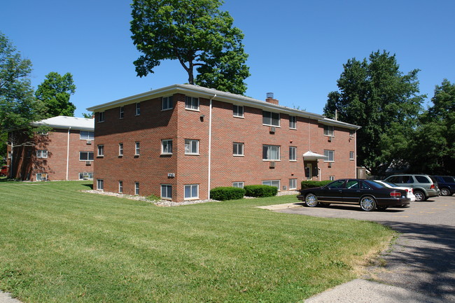 3006 Harwick Dr in Lansing, MI - Foto de edificio - Building Photo