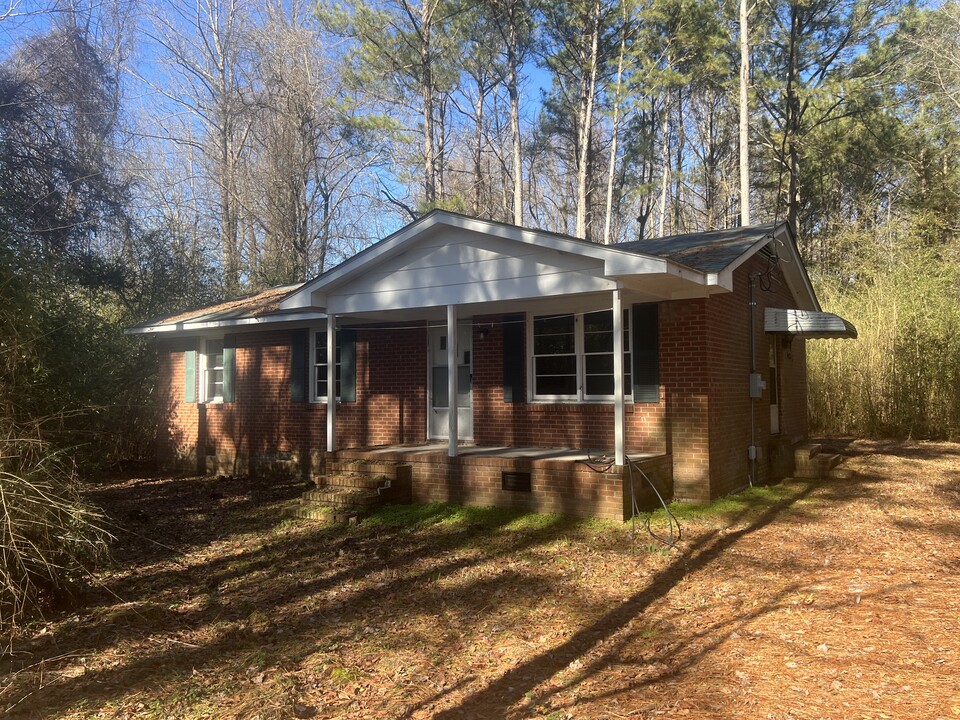 2457 Smith Grady Rd in Deep Run, NC - Building Photo