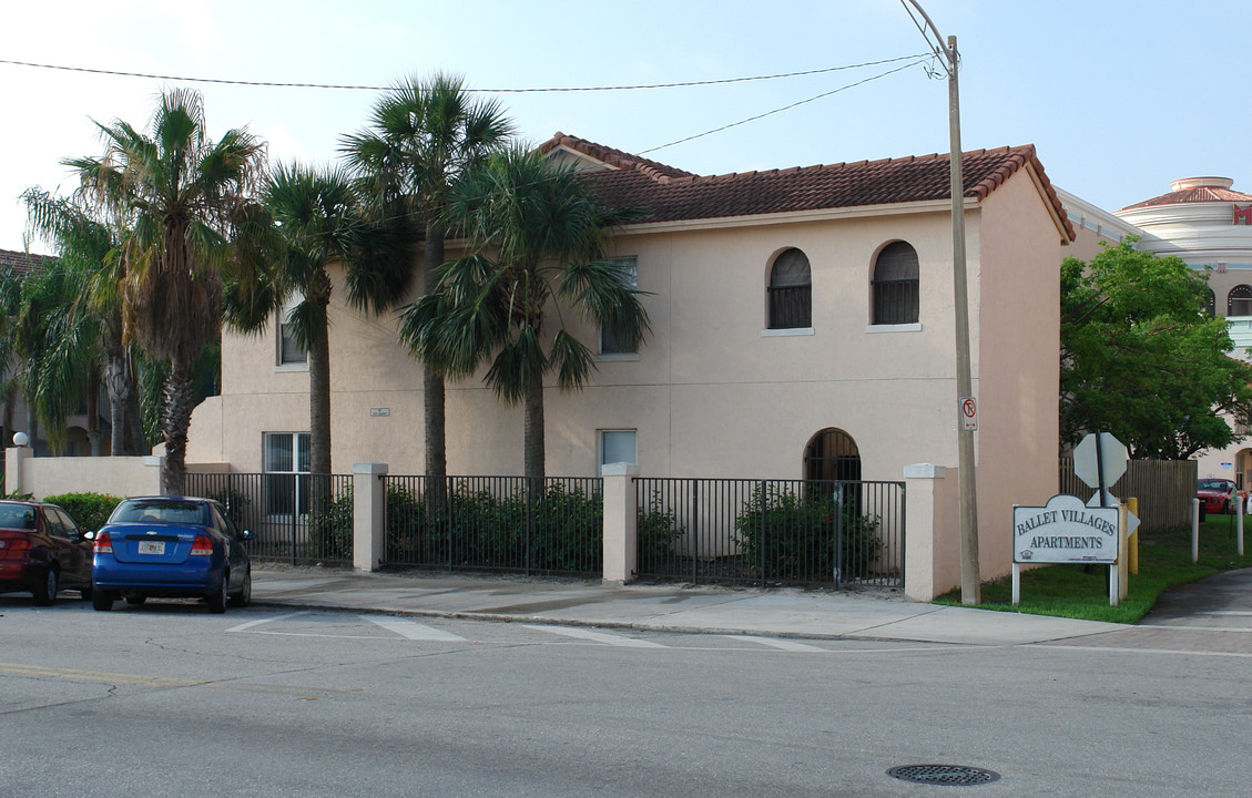 Ballet Villages Apartments in West Palm Beach, FL - Building Photo