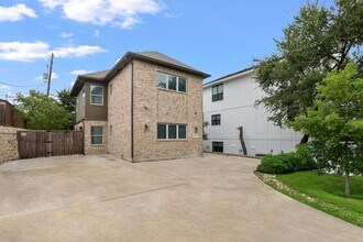 2832 Forest Park Blvd in Fort Worth, TX - Building Photo - Building Photo