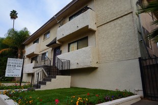 12207 Chandler Blvd in Valley Village, CA - Building Photo - Building Photo