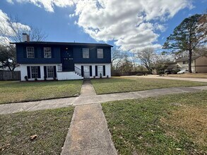 402 Tresvant Dr in Webster, TX - Building Photo - Building Photo