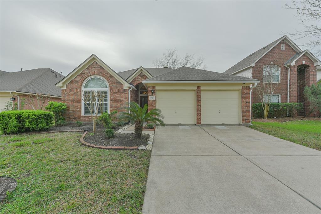 3526 Paigewood Dr in Pearland, TX - Building Photo